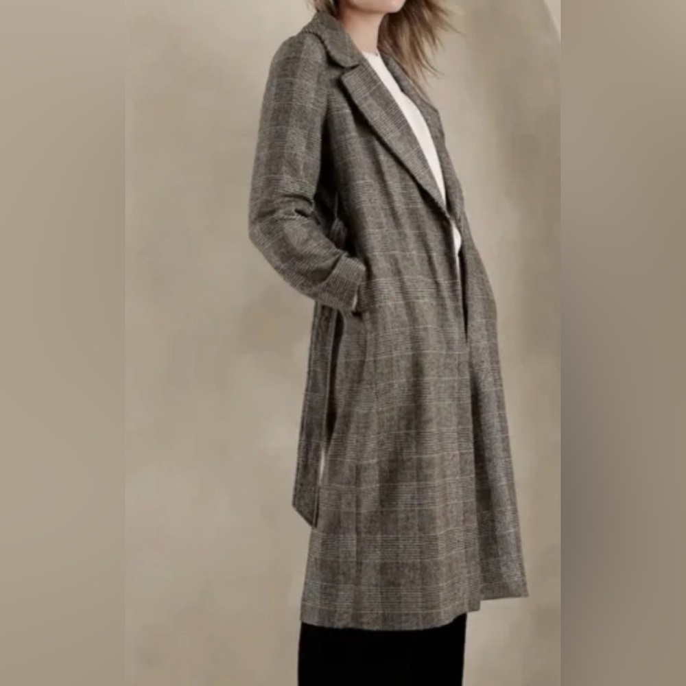 Banana Republic . Women's Plaid Wrap Coat. Large petite. NWT